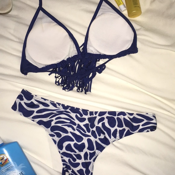Blue giraffe bikini with blue fringe - Picture 5 of 7